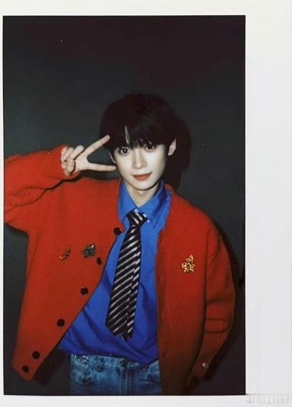 梓渝红色开衫毛衣梓渝工作室更新！红色开衫毛衣好帅 