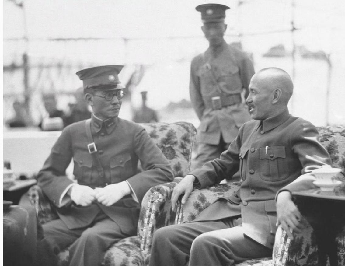 1936年6月27日蒋介石与龙云在广州的会面场景，云龙时任云南省主席，是西南地方