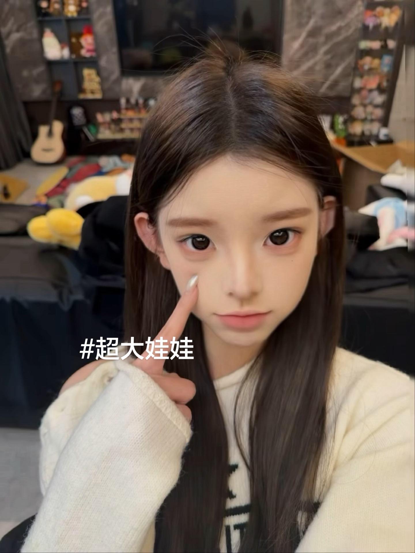 这美瞳戴上和娃娃也没区别了