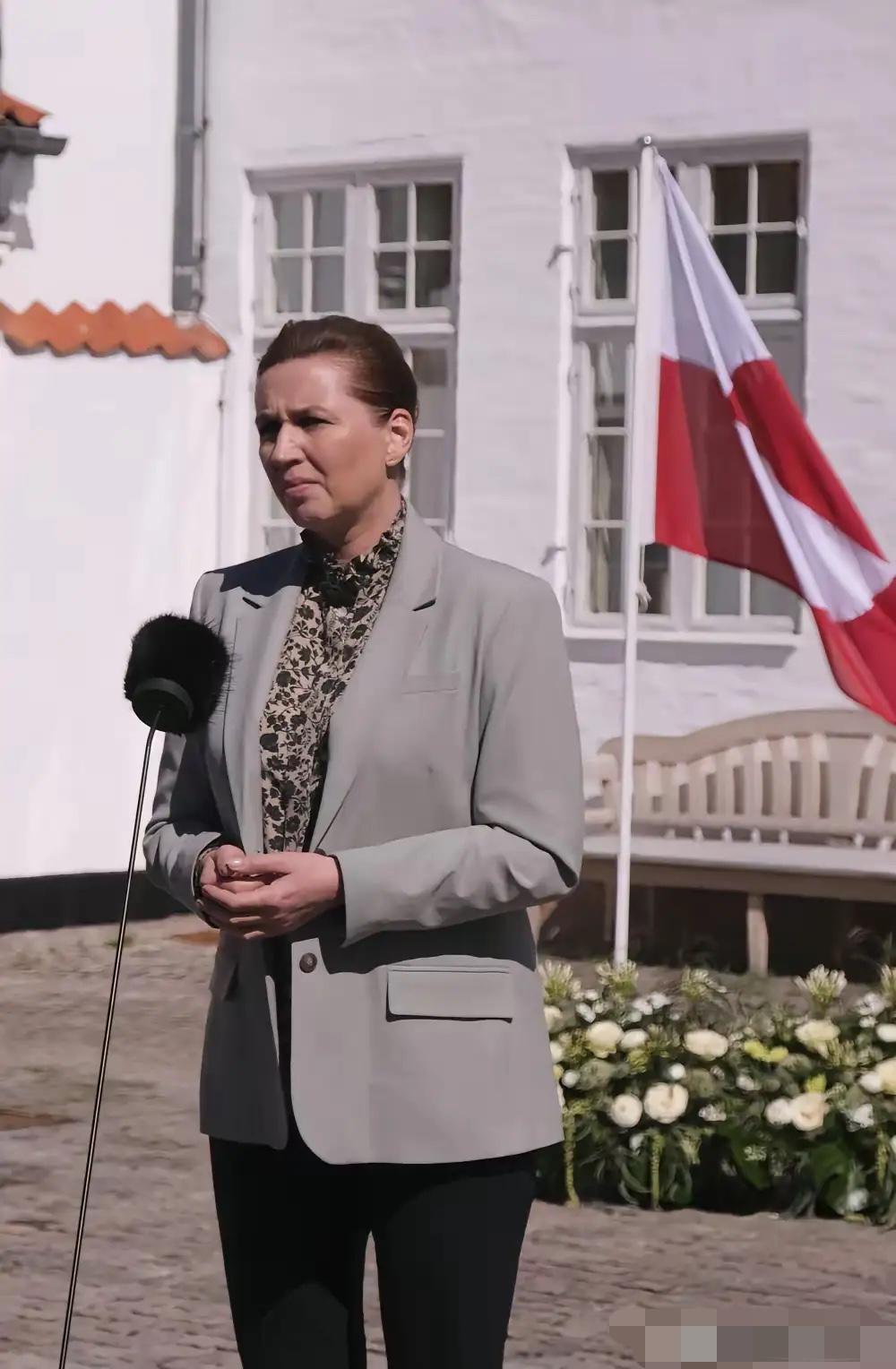 “终于回过味儿来了。”


“之前看丹麦女首相梅特·弗雷泽里克森，疯咬东方大国不