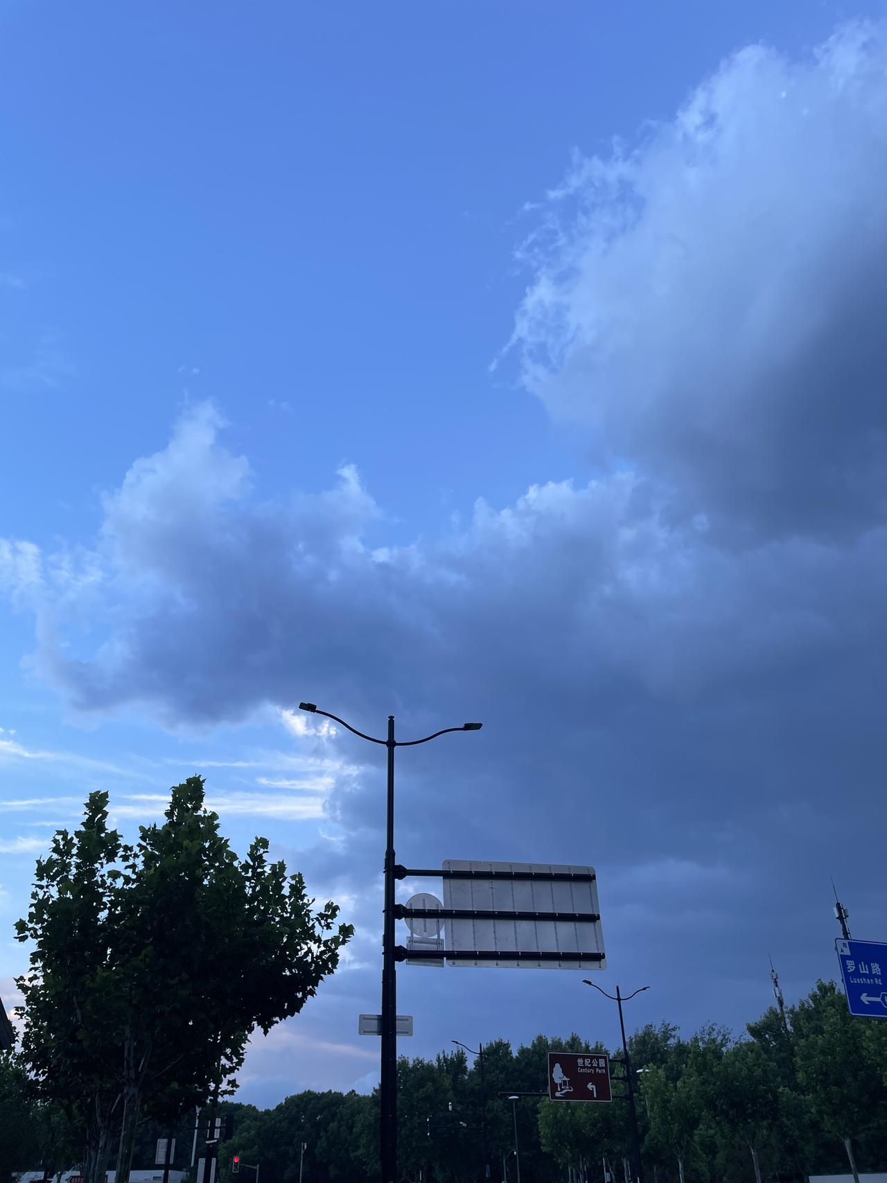 去山东哪个城市旅游比较好毫无疑问是青岛，总体来说青岛市山东最值得去的城市。