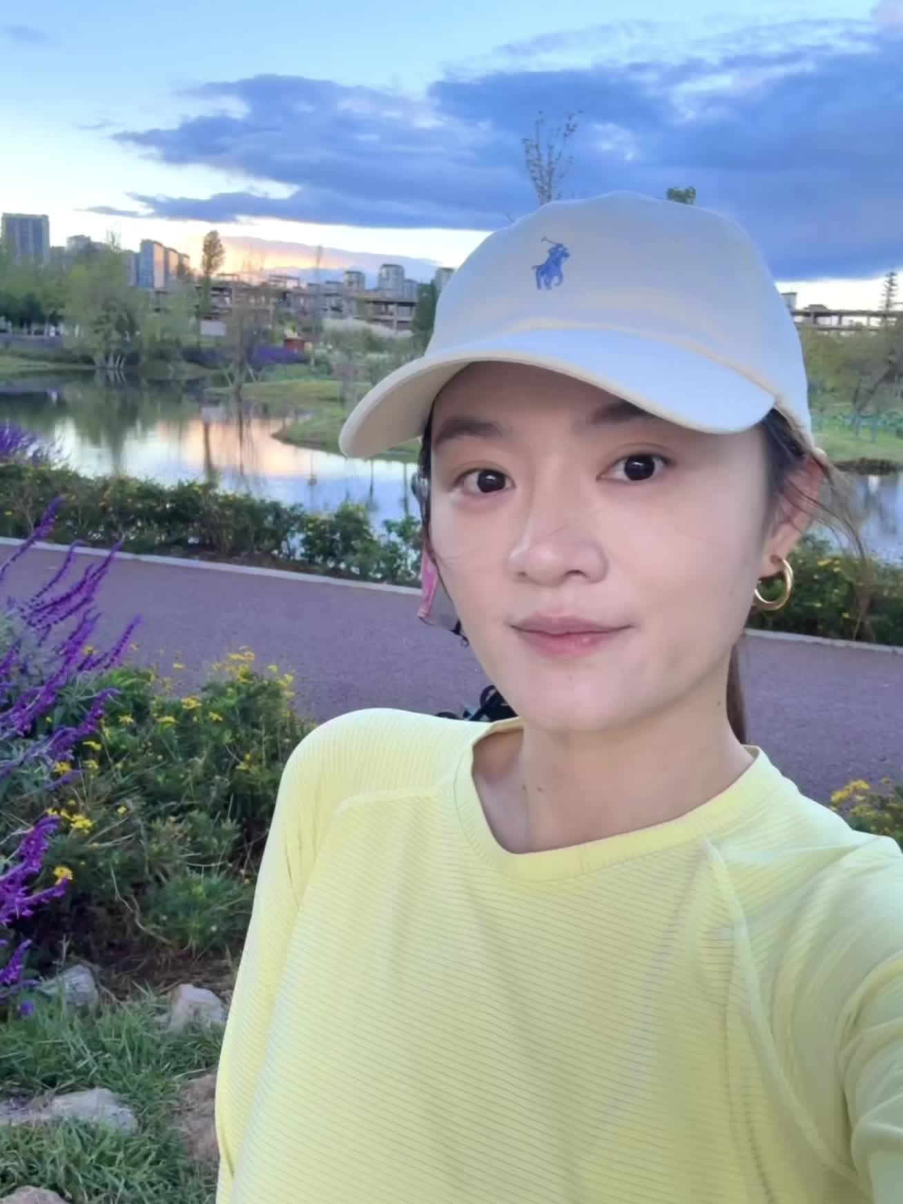 周末大家去公园了吗～想看大家的照片 周六下午，朋友圈同步啦。