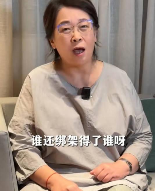 韩红道歉    “走个面”那几句话，其实不算什么大错，网民议论两天就过去了我倒是