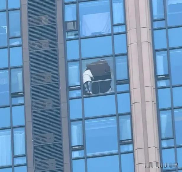 一男两女，网络交友引发伤害案！虚拟的社交更容易窥探人性！

3月11日，成都高新