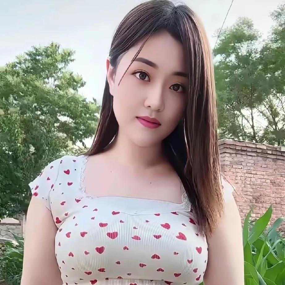 女人美丽漂亮看什么一一？
女人美丽漂亮并沒有标准模式。
女人美丽漂亮凭自己感觉去