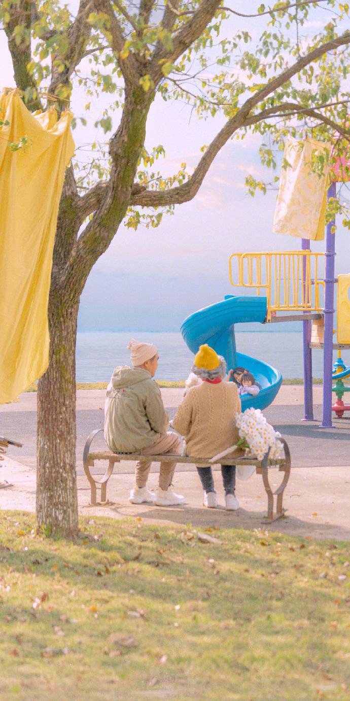 ᵀʰᵉ ʷᵒʳˡᵈ ⁱˢ ᵇᵃʳʳᵉⁿ ᵇᵘᵗ ʳᵒᵐᵃⁿᵗⁱᶜ.这世间荒芜/但