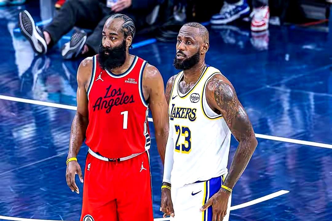 瑞士小伙尼德豪泽，2025年首轮30号被快船捡走。
 

身高2米13，臂展2米