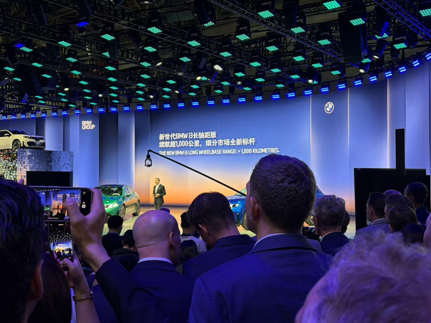 新世代BMW iX3长轴距版，搭载全域800V高压平台及自研4695大圆柱电池，