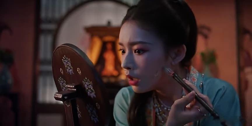 林允脸上裂痕林允补裂痕镜头  脸上的裂痕简直就是太真实了吧，不得不说林允补裂痕镜
