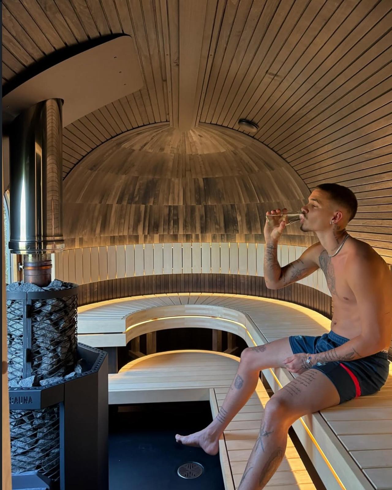 贝克汉姆次子 Romeo Beckham，标准的英国大帅哥。