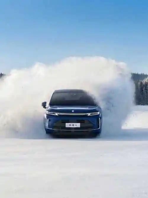 中国新能源汽车高速发展无论是从三电系统，还是从外观、内饰，无论是智能座舱还是智能