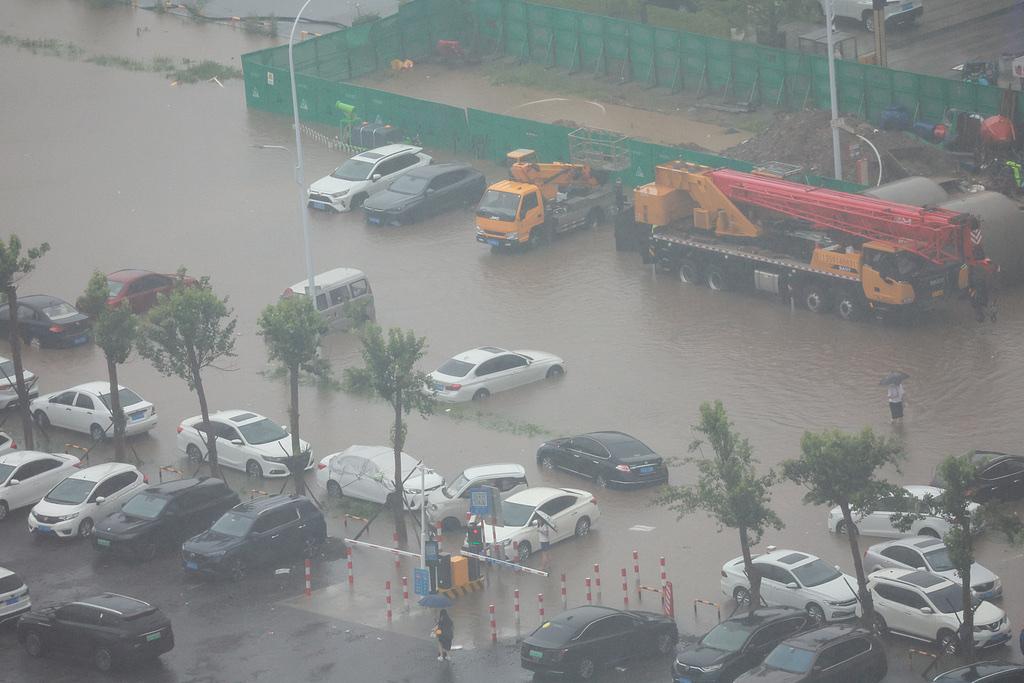 台风巴威在南方，水汽远程空降沈阳，直接把内陆城市一键切换滨海模式。单日降雨量打破