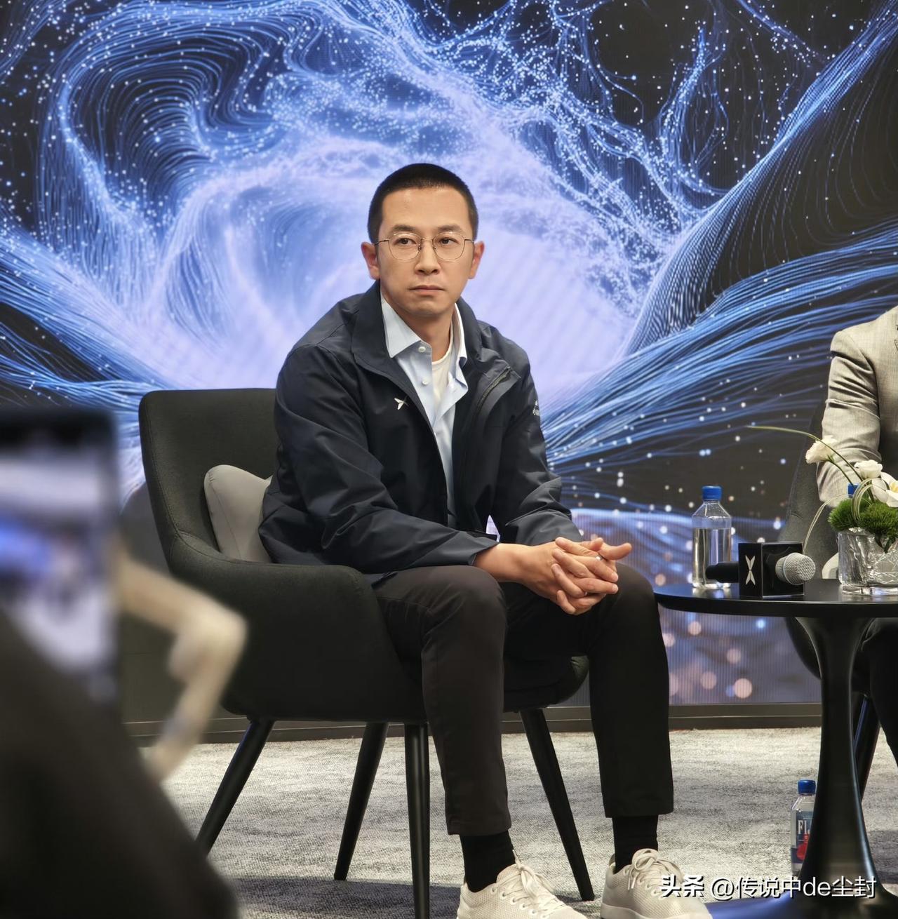 看了小鹏这次VLA2.0的评测视频。
从此以后，国内的辅助驾驶应该不再有第一梯队