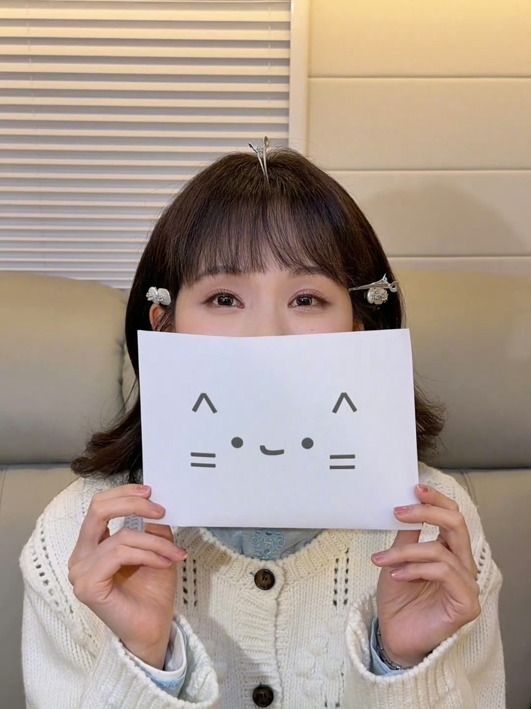 陈都灵破万福利拍摄灵感来源于小铃铛陈都灵颜文字破万福利照 这个陈都灵真的太美萌了