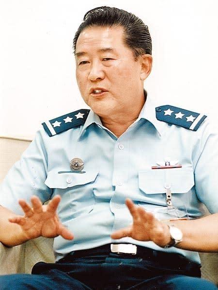 台湾前“副总参谋长”、退役上将夏瀛洲于5月31日提出上述主张，认为此举旨在从内部