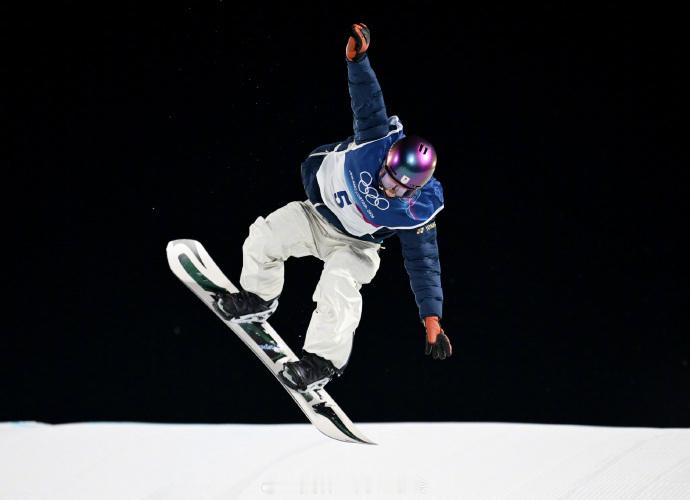 上咪咕见证苏翊鸣冲金 中国代表团在米兰冬奥会的首个冲金点聚焦于卫冕冠军苏翊鸣——