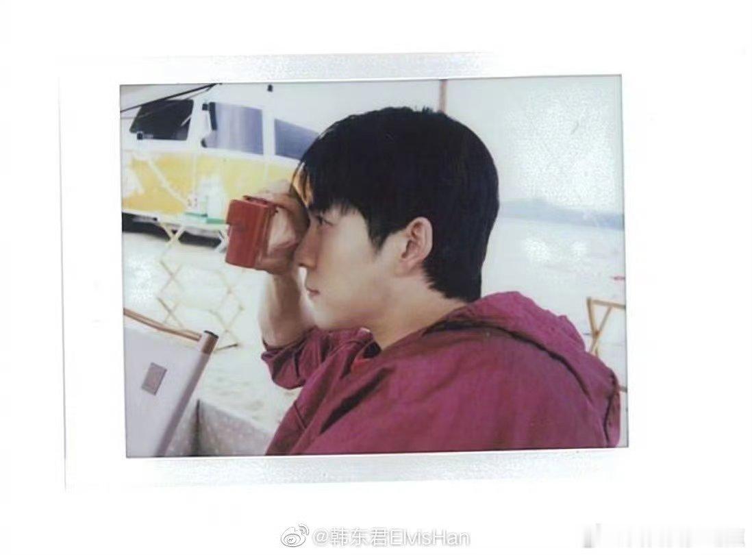 脸颊肉...脸颊肉...我好想此小兔的脸颊肉... 