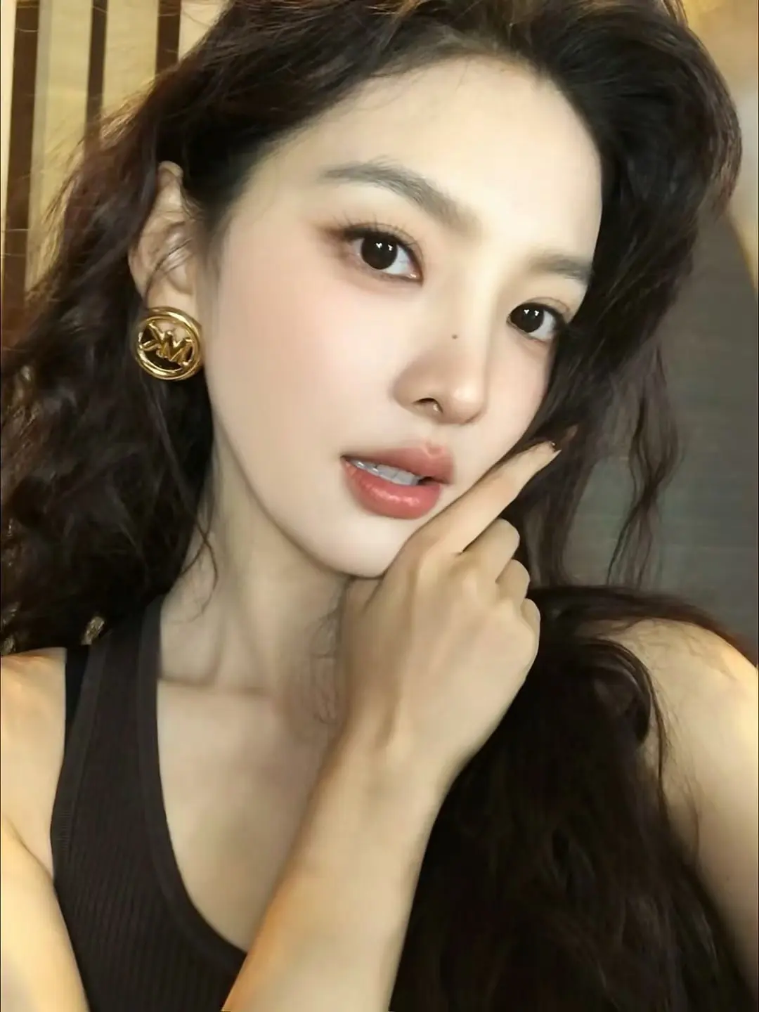 章若楠标配三大件的华系新旗舰