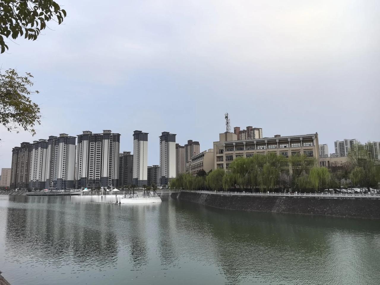 西安自驾江西游之十四 ，湖北随州市-陕西商洛市。
早上八点半离开随州所住酒店 ，