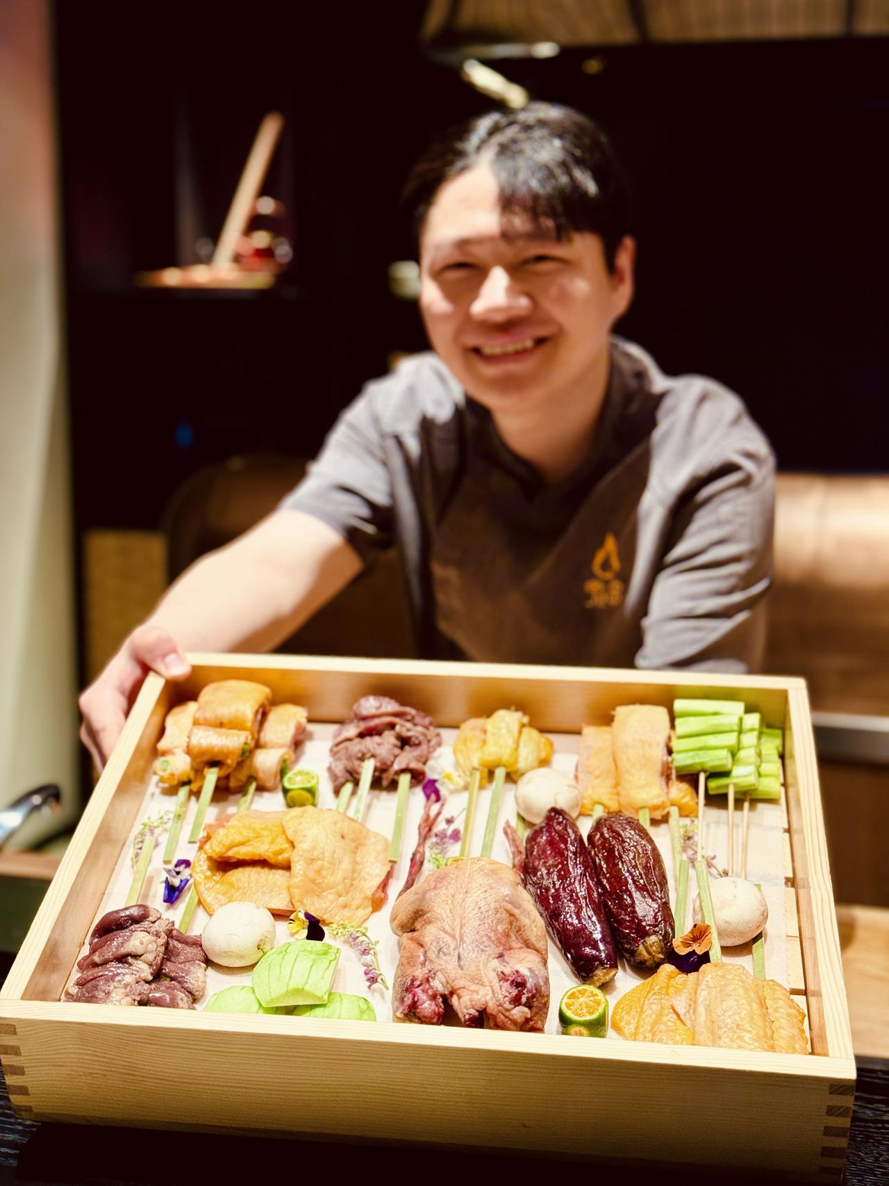 一家开在上海富人区的神仙名店

朋友约饭，约吃日料。板前一共就10个位子，我们那