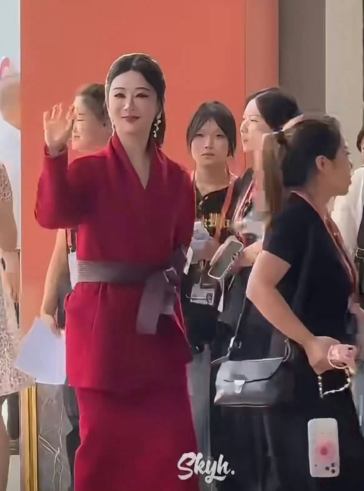 杨紫的修图师堪比绞肉机 ​​​
