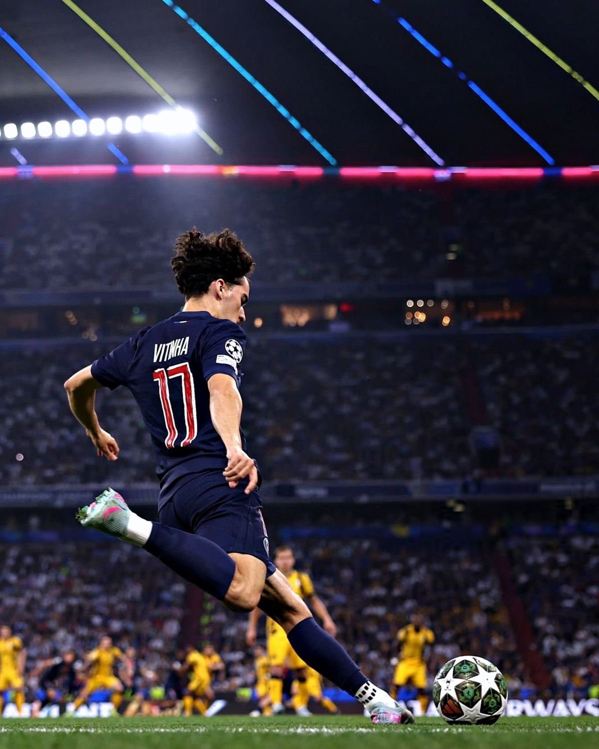 欧冠  完美的Logo巴黎圣日耳曼