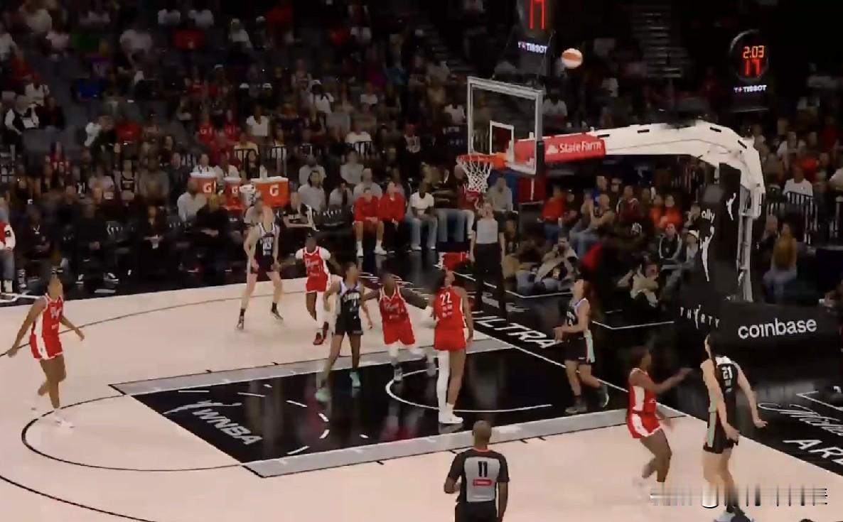 WNBA常规赛实时战况，韩旭半场出战7分钟贡献1抢断身背3犯规，自由人落后王牌8