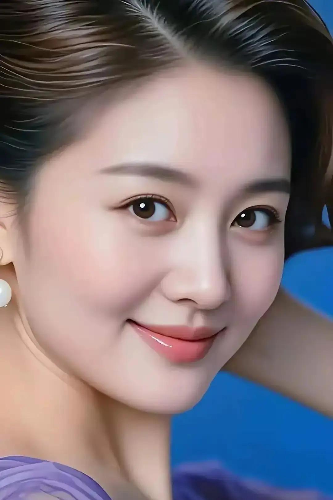 北宋元祐三年，41岁的米芾站在苏州虎丘山古剑池旁，酒后兴起写下这卷狂放不羁的《虎