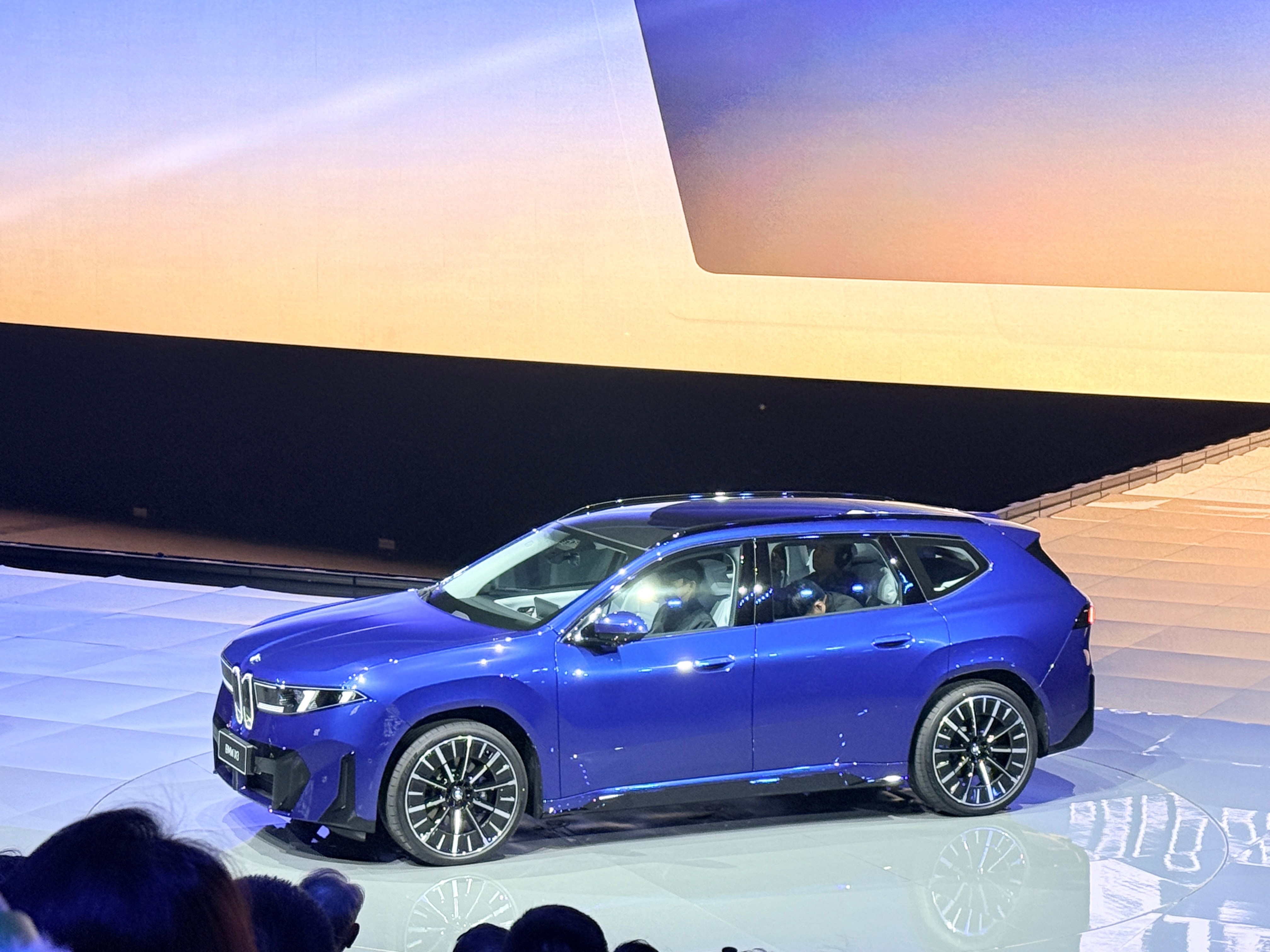 宝马品牌之夜，全程都信息量超大智能座舱接入本土大模型，智驾和Momenta深度合