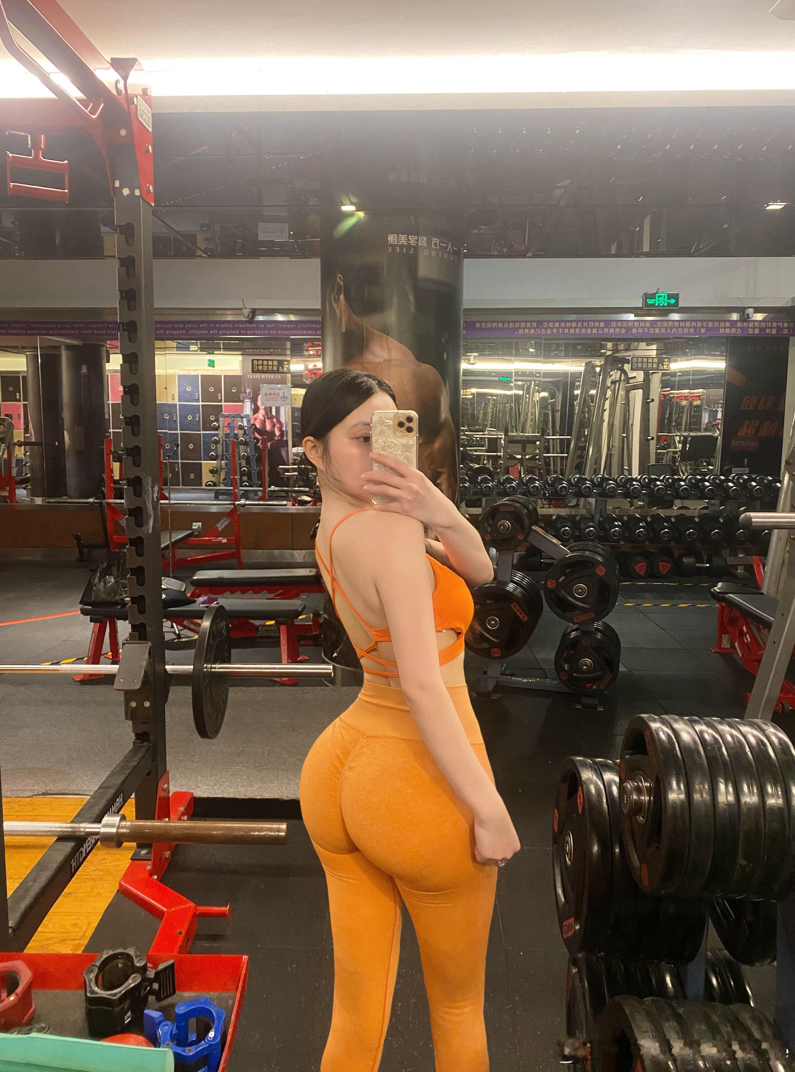 美白可以，内心百分百拒绝幼瘦不做细狗不做细狗不做细狗腰围大概只有50厘米了吧不要