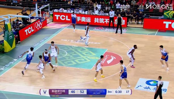 新疆队这个赛季准备打5out么？外线5个持球手。。。。。。这空间打的可以啊，看看