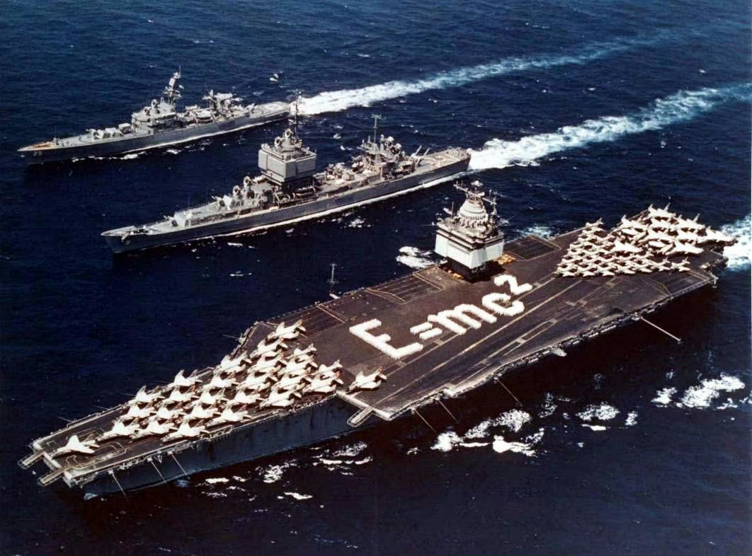 #航空新视野[超话]#  美国海军1964年7月31日，企业号航空母舰、长堤号及