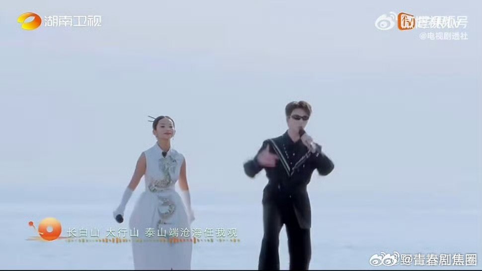 凤凰传奇是原唱也是原告声起地平线听完舞台再感叹，曾毅唱功真的扎实又稳，实力藏不住