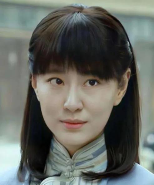  程锦云的扮演者王乐君，于曼丽的扮演者宋轶，汪曼春的扮演者王鸥，明镜的扮演刘敏涛