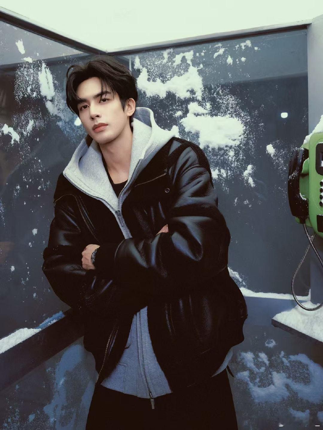 央视跨年官宣宋威龙 《仿生人间》《七根心简》持续输出质感作品，阳光正气的形象适配