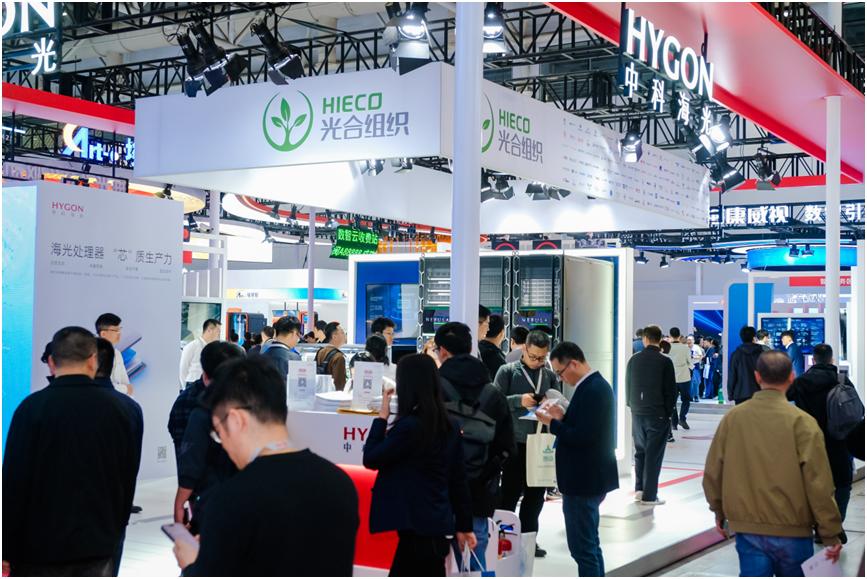 3月26日，第二十八届高速公路信息化大会在福州正式召开，逛展之余和几个相熟的同行