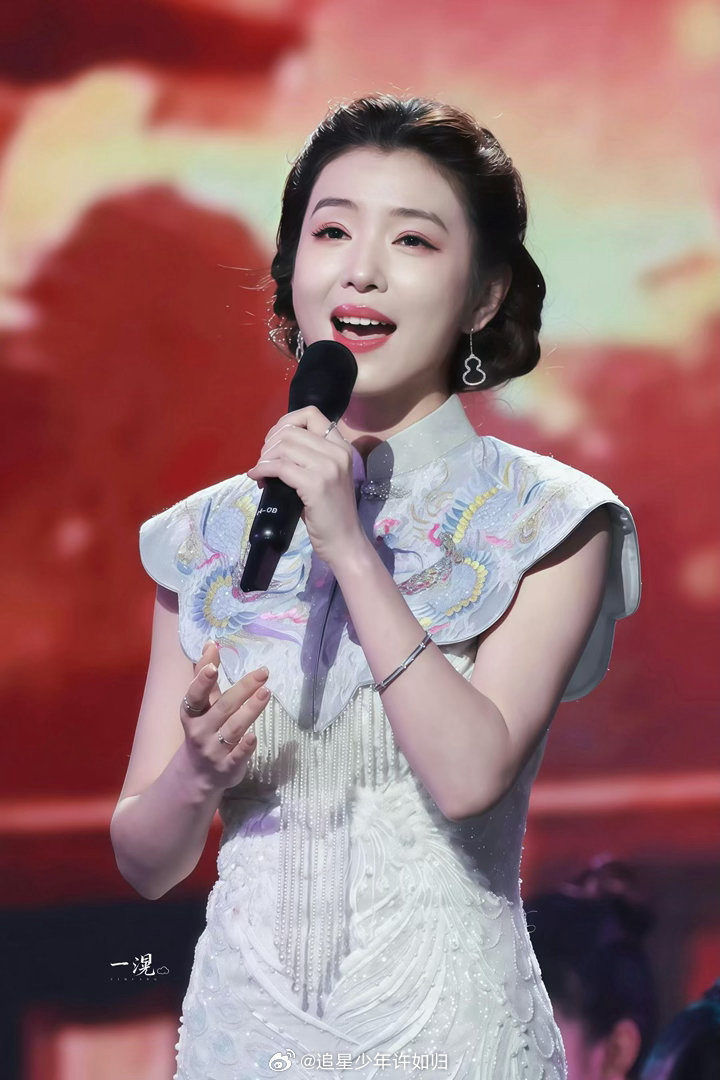 李云霄入围百花奖 越剧出身的演员往大银幕上走，能把戏曲的声台形表转化成影视表演就