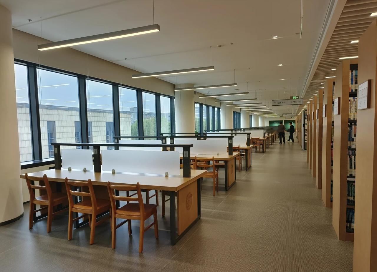 北航沙河图书馆正式开馆啦（多图预警）
目前应该是开了三层，环境真的很棒[惊喜]读