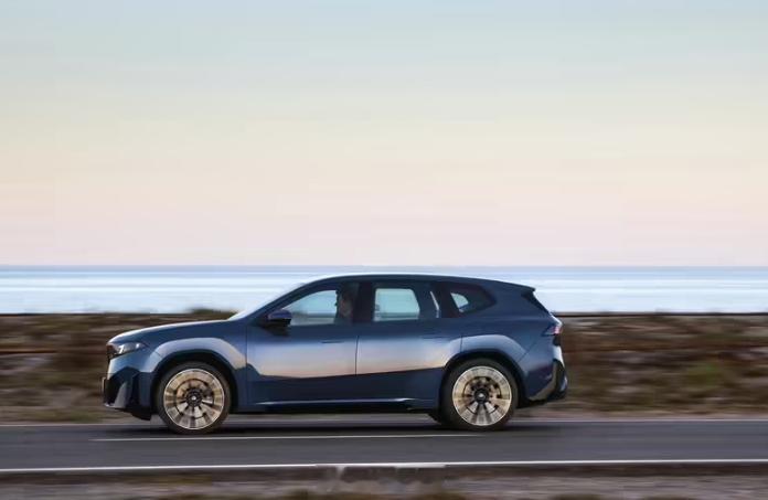 全新宝马iX3长轴距版将在4月份的北京车展首发亮相，正式上市则是要等到今年下半年