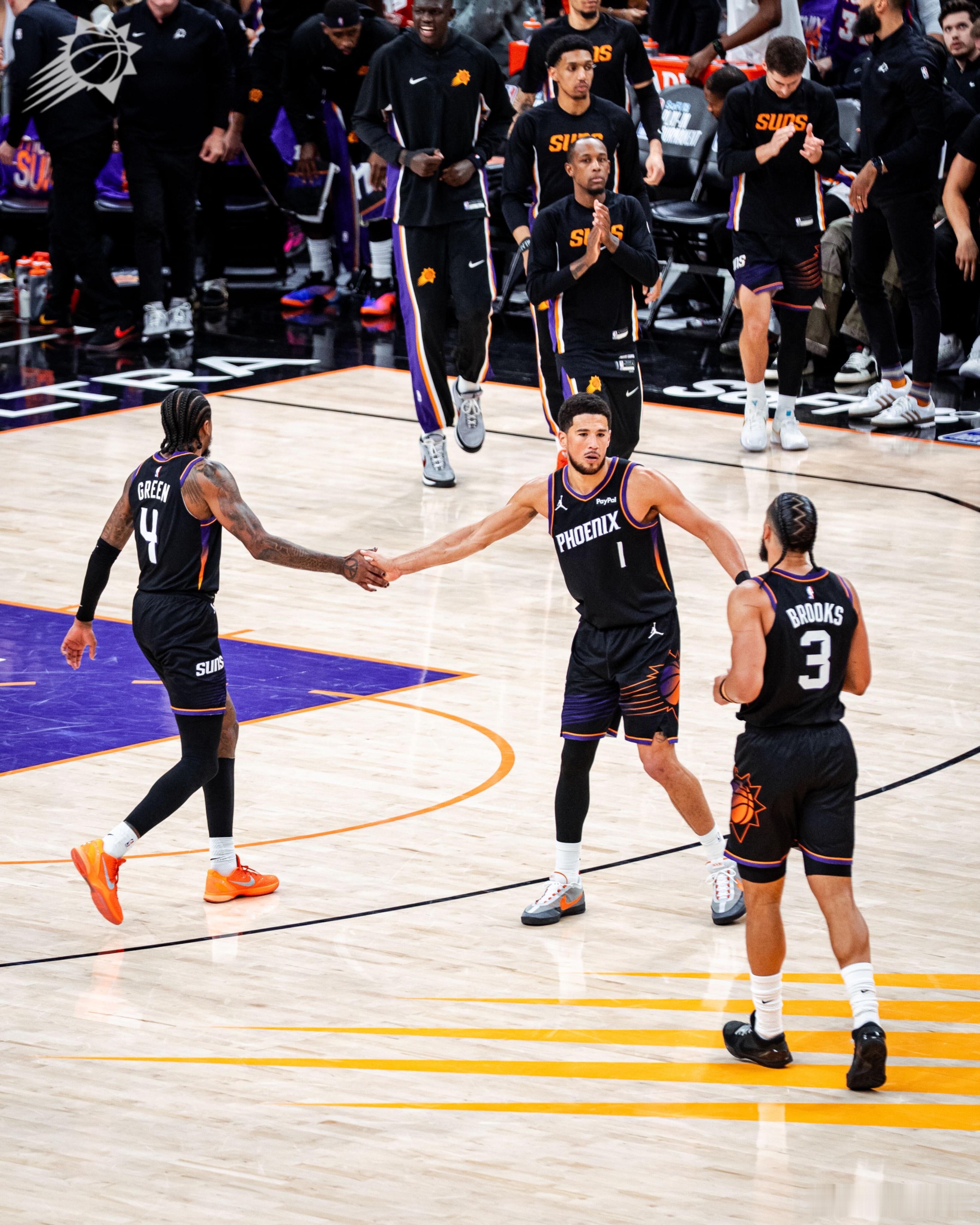 从比赛表现来说，太阳是表现更好，更值得晋级的那一个。勇士出现了多达20次失误，而