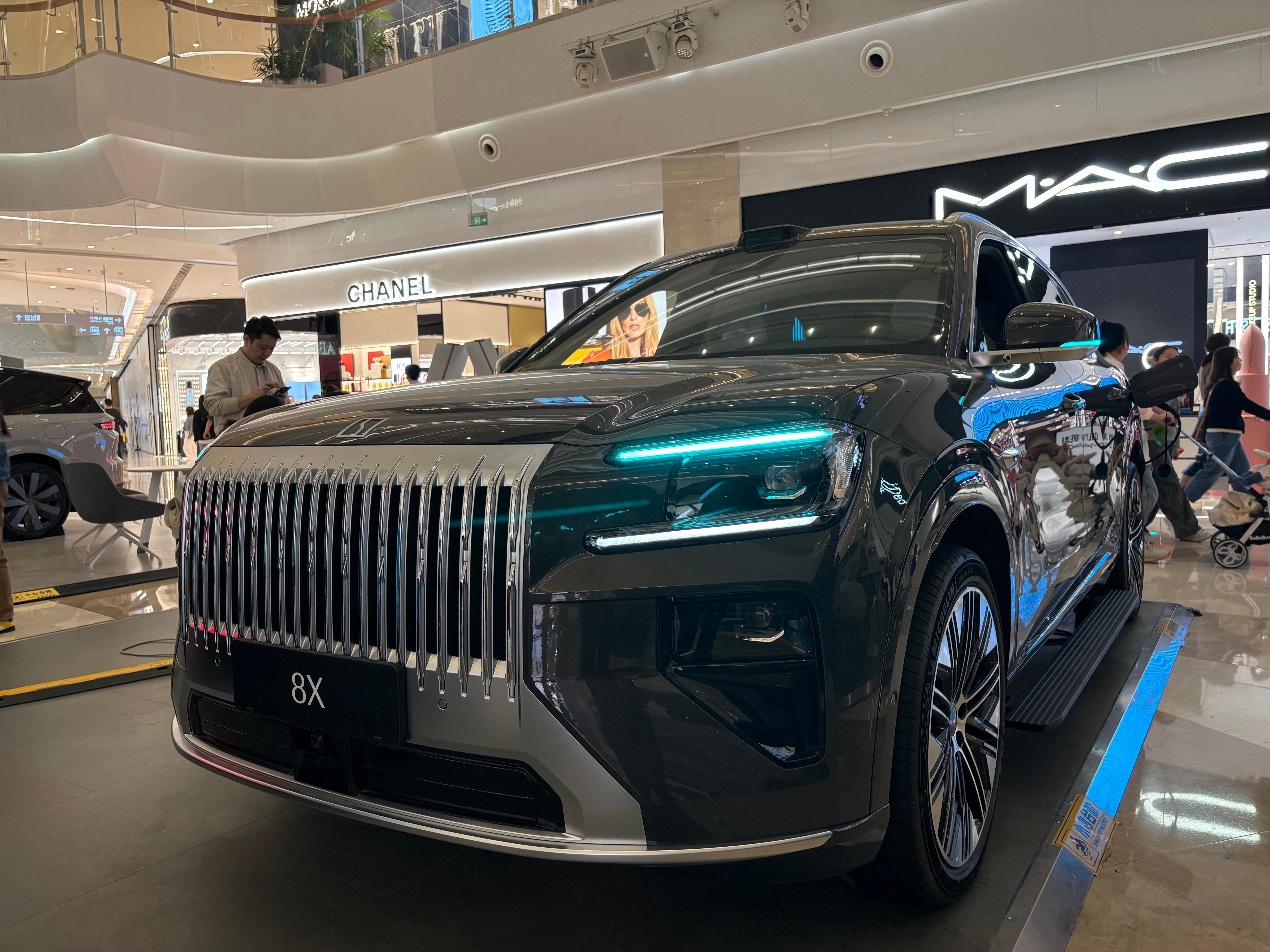 极氪8X29分钟大定破万Ultra及以上占比超过95%，越是高价位的车越是没人选