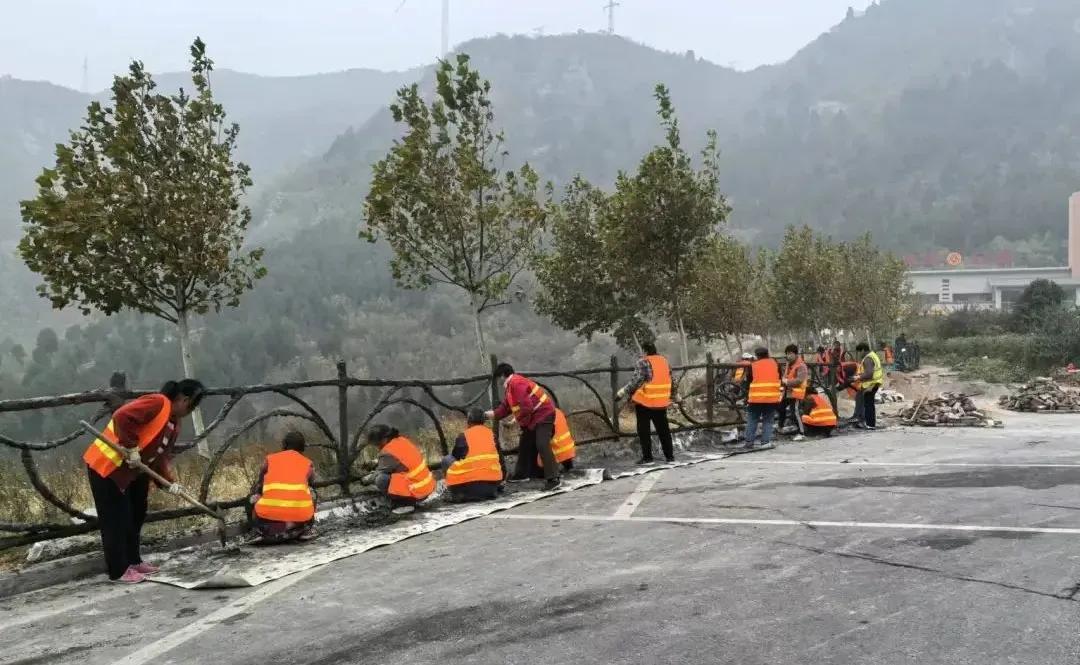 辉县太行云天一号公路由辉县境•樱花景石大道及辉县境•十八盘古道两条旅游公路，全长