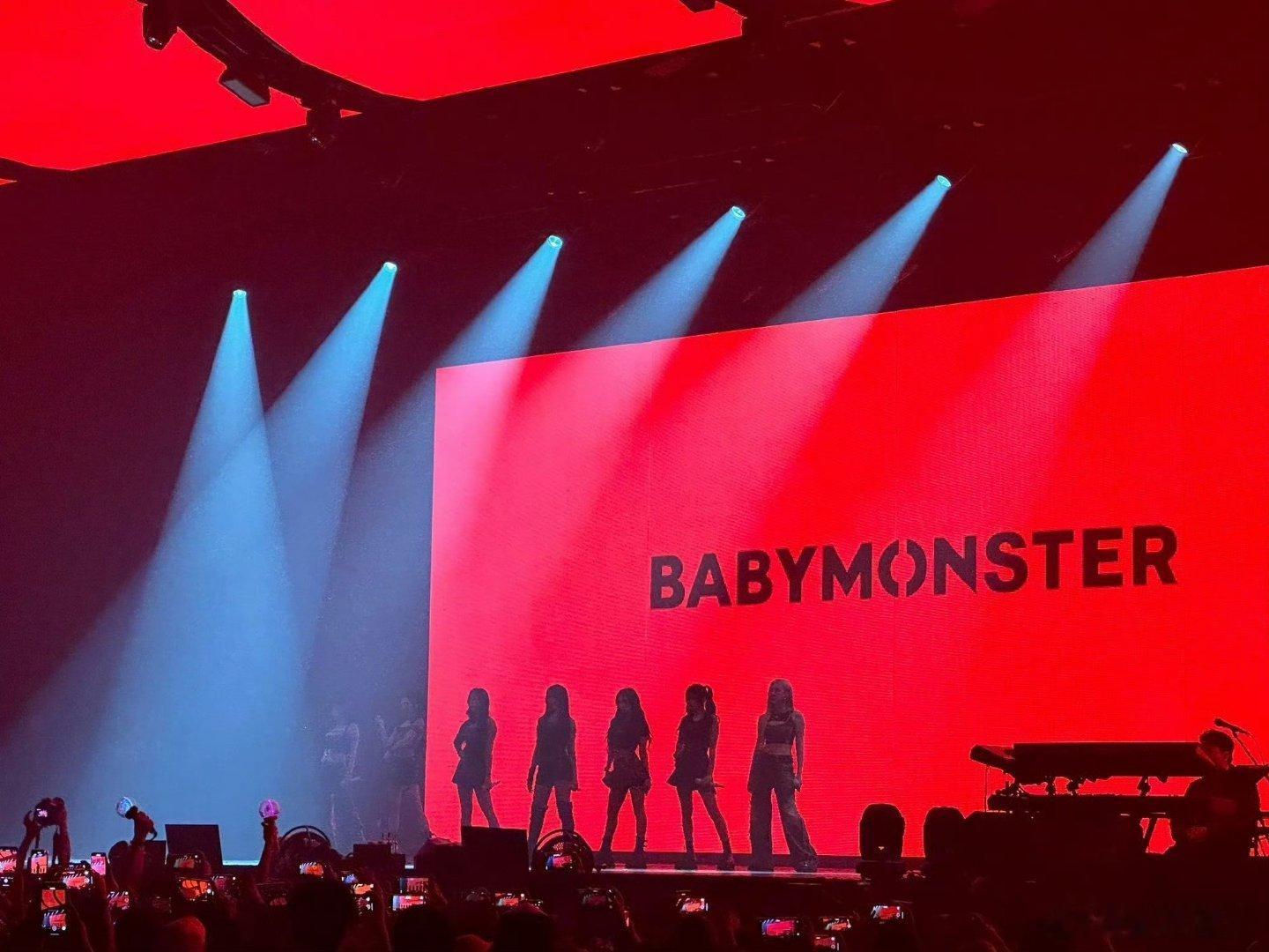 #babymonster担任2NE1演唱会表演嘉宾##babymonster担任