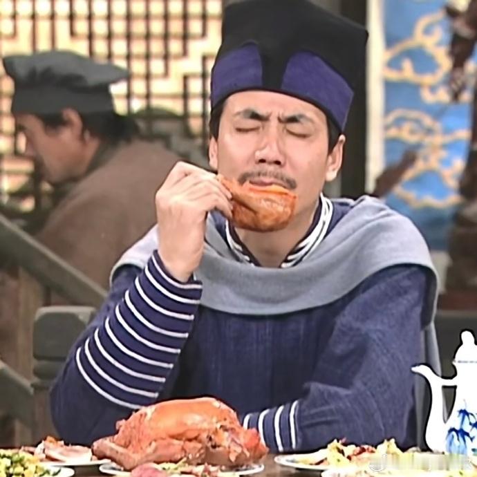 我发现睡眠真的很重要。我毕业后很少在凌晨1点前睡觉，做记者的时候养成了习惯，每天