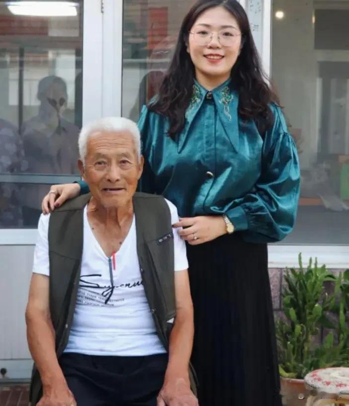 2018年，一个叫贾永婷的山西姑娘，在北京地铁站帮了一个迷路的山东大爷，还掏了1