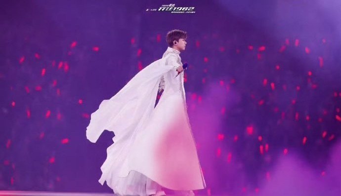 张杰鸟巢歌单一直在going谁懂啊!张杰鸟巢演唱会也太宠粉了🎊结合前三场观众反