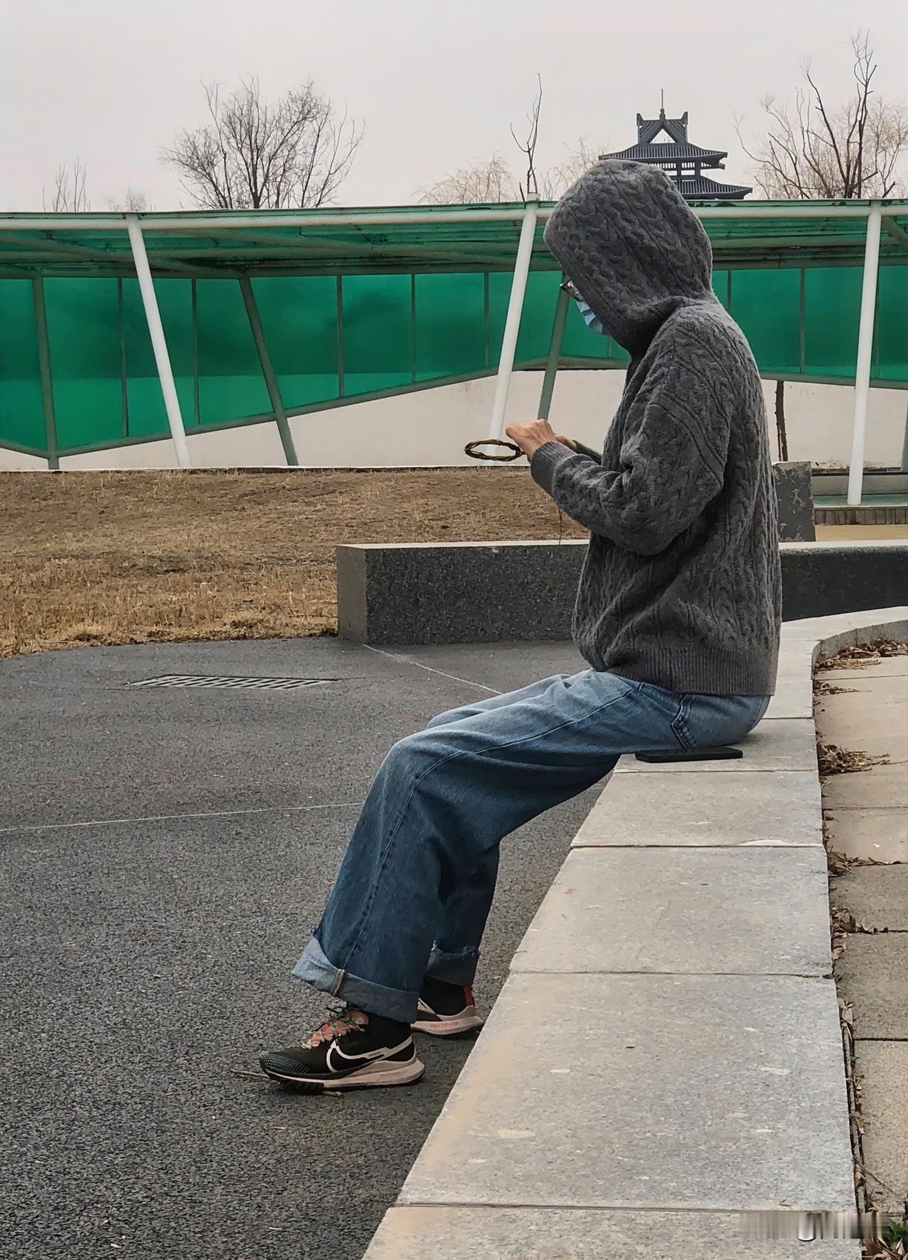 想写头条的朋友们，一定要记着，千万不要过多的去浏览别人的文章，你浏览的越多，就会