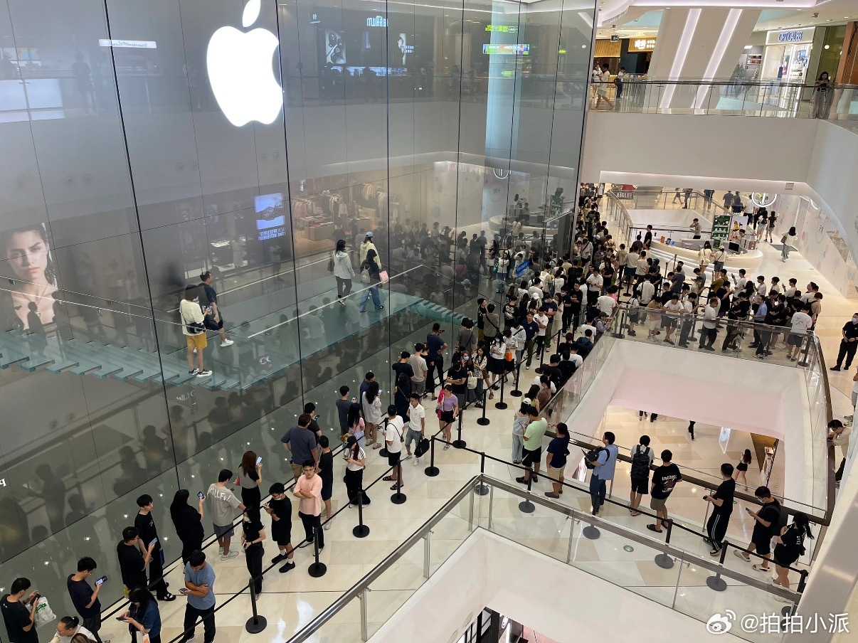 今晚没有一起蹲蹲iPhone17 发布会的，我还挺好奇这次销量的。等明天肯定又是