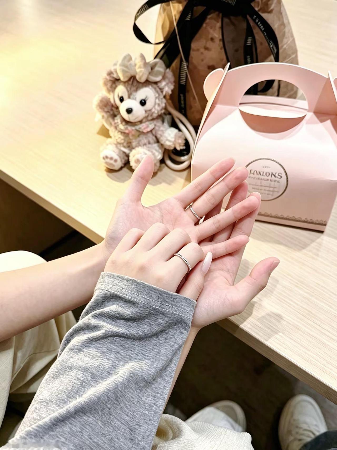 七夕送我戒指 我希望是莫维娅环渡余生 因为寓意着我们永不分离七夕礼物情侣送礼娅惊