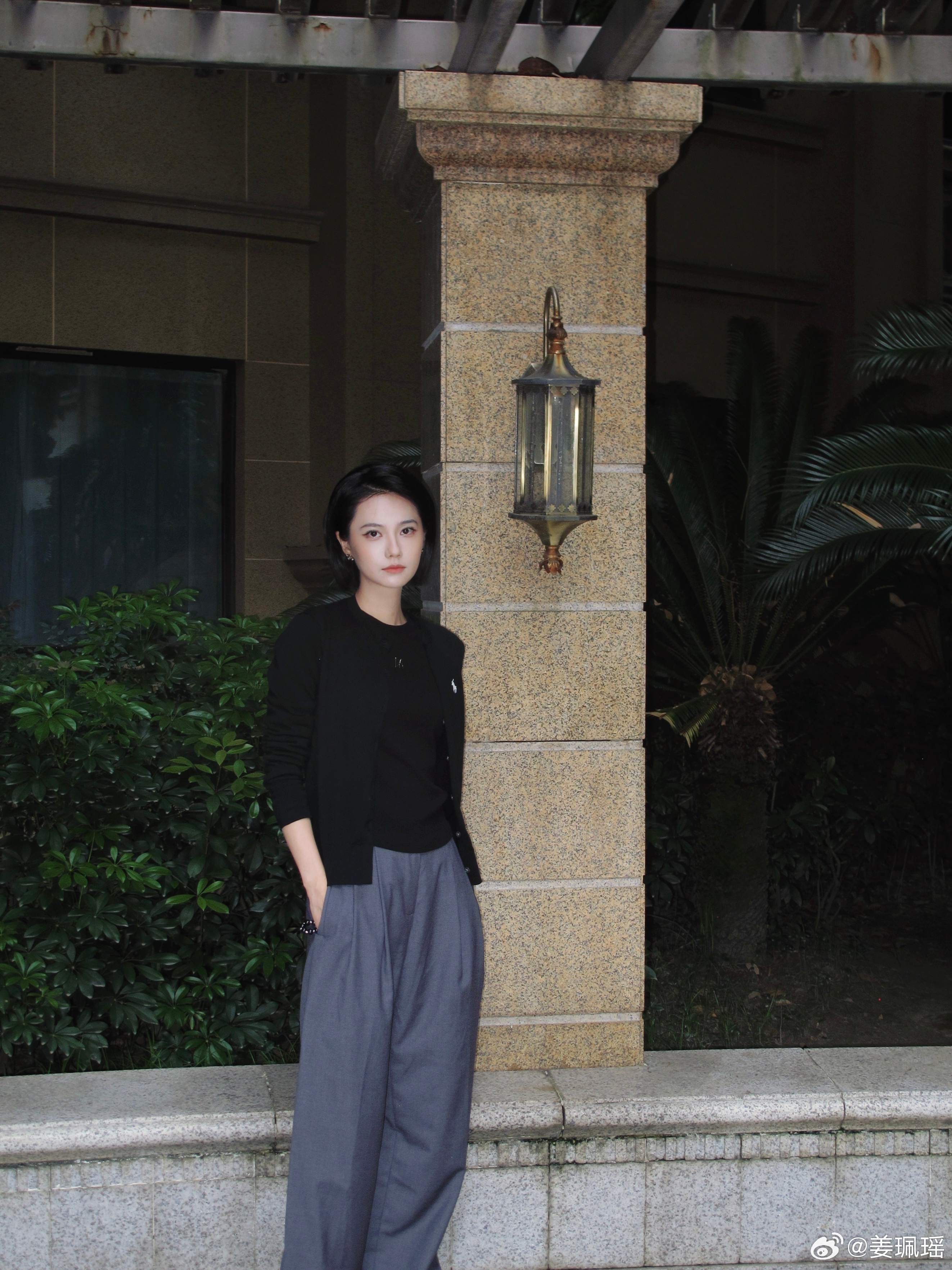 姜珮瑶百岁审美37套look姜佩瑶真的是妥妥的“剧抛脸”！在《南部档案》里，她彻